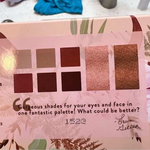 Laura Geller Laura’s Essentials soft satins & Matt Eyeshadows w 2 highlighters - Picture 4 of 9